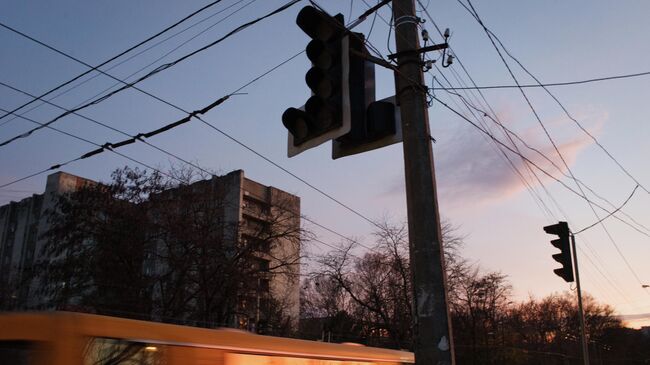 Отключенные светофоры на перекрестке улиц Севастопольская и Ульянова в Симферополе
