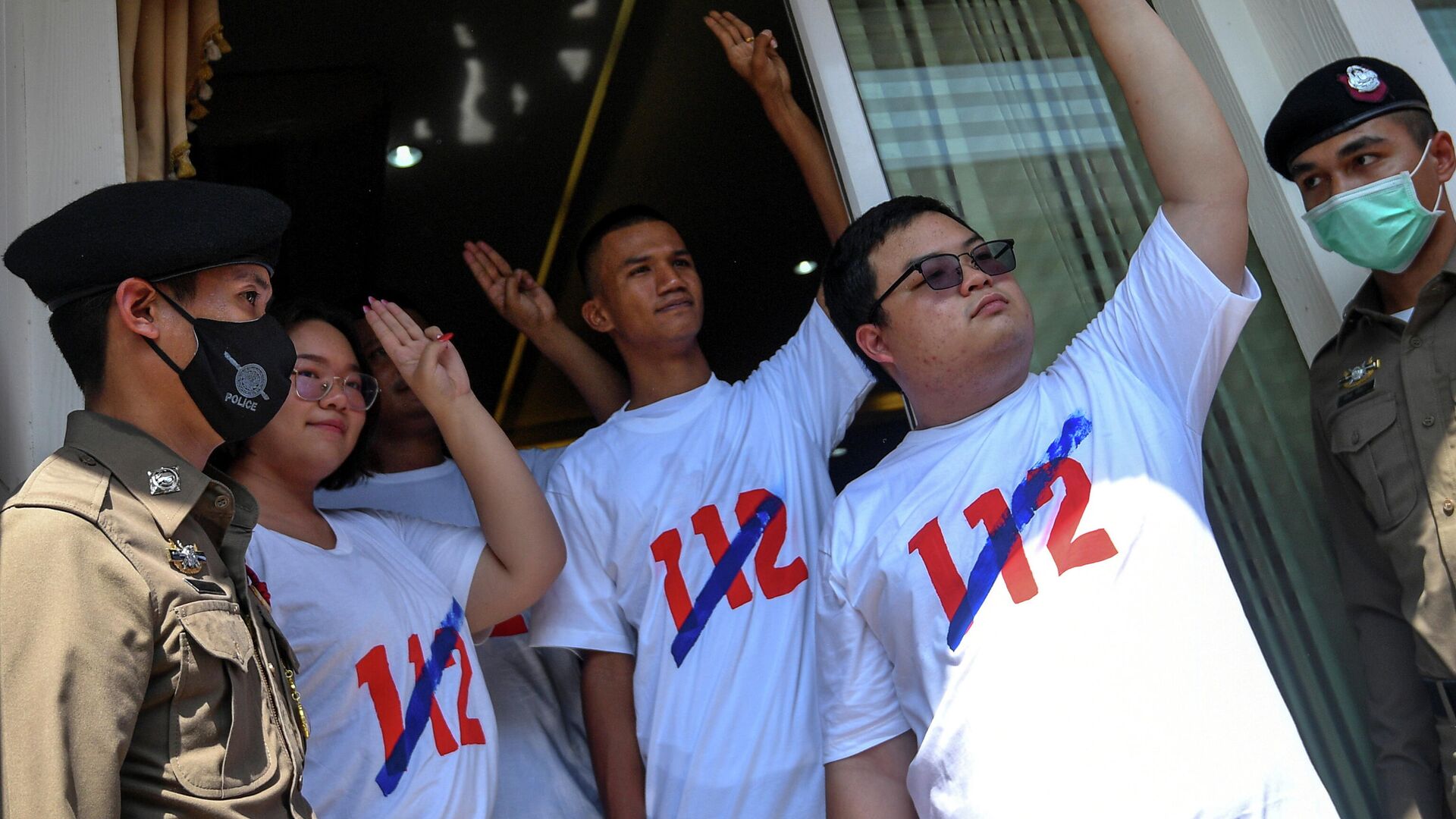 Активисты в Таиланде, выступающие за отмену статьи 112 уголовного кодекса Таиланда, которая наказывает оскорбление монархии тюремным сроком - РИА Новости, 1920, 10.12.2020