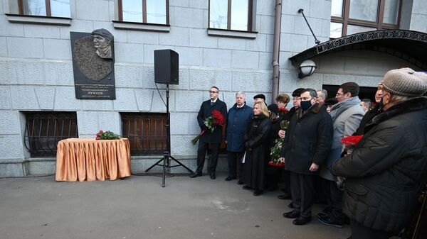 Церемония открытия мемориальной доски бывшему мэру Москвы Юрию Лужкову