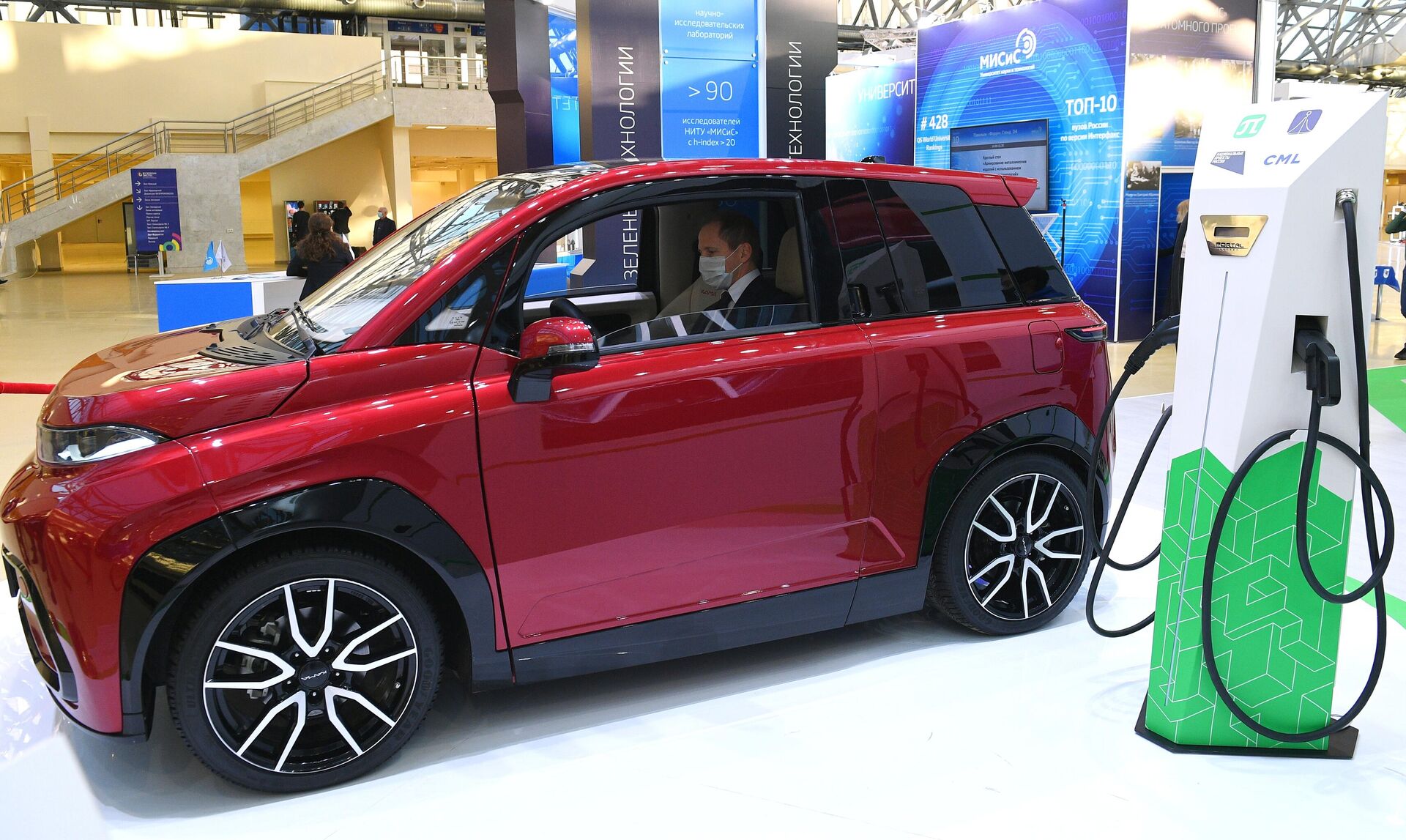 Электромобиль Кама-1 на выставке ВУЗПРОМЭКСПО 2020 в Москве Электромобиль Кама-1 на выставке ВУЗПРОМЭКСПО 2020 в Москве - РИА Новости, 1920, 24.12.2021
