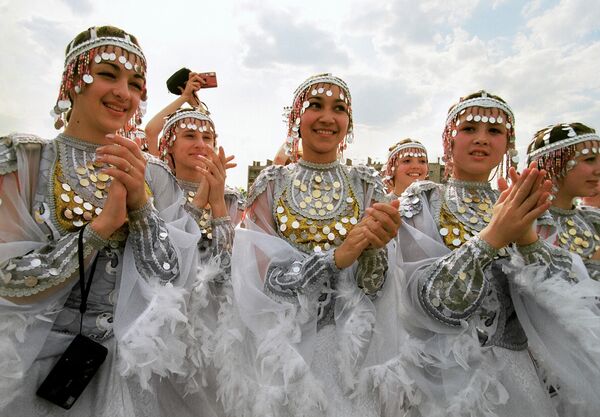 Башкирские девушки в национальных костюмах