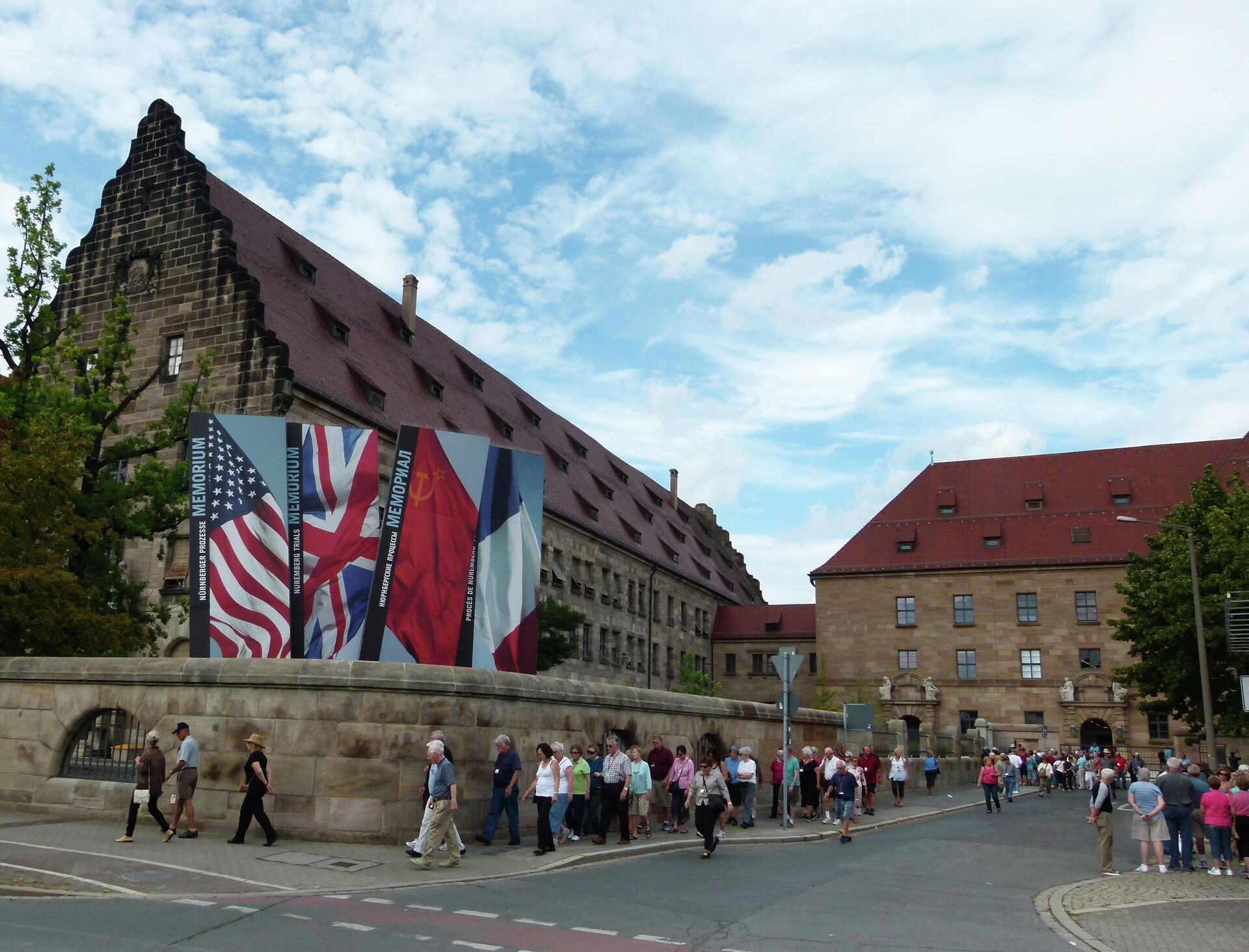 Здание суда присяжных (справа), где проходил Нюрнбергский процесс в 1945-1946 годах в Германии - РИА Новости, 1920, 10.12.2020