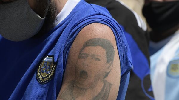 Татуировка с его изображением футболиста Диего Марадоны