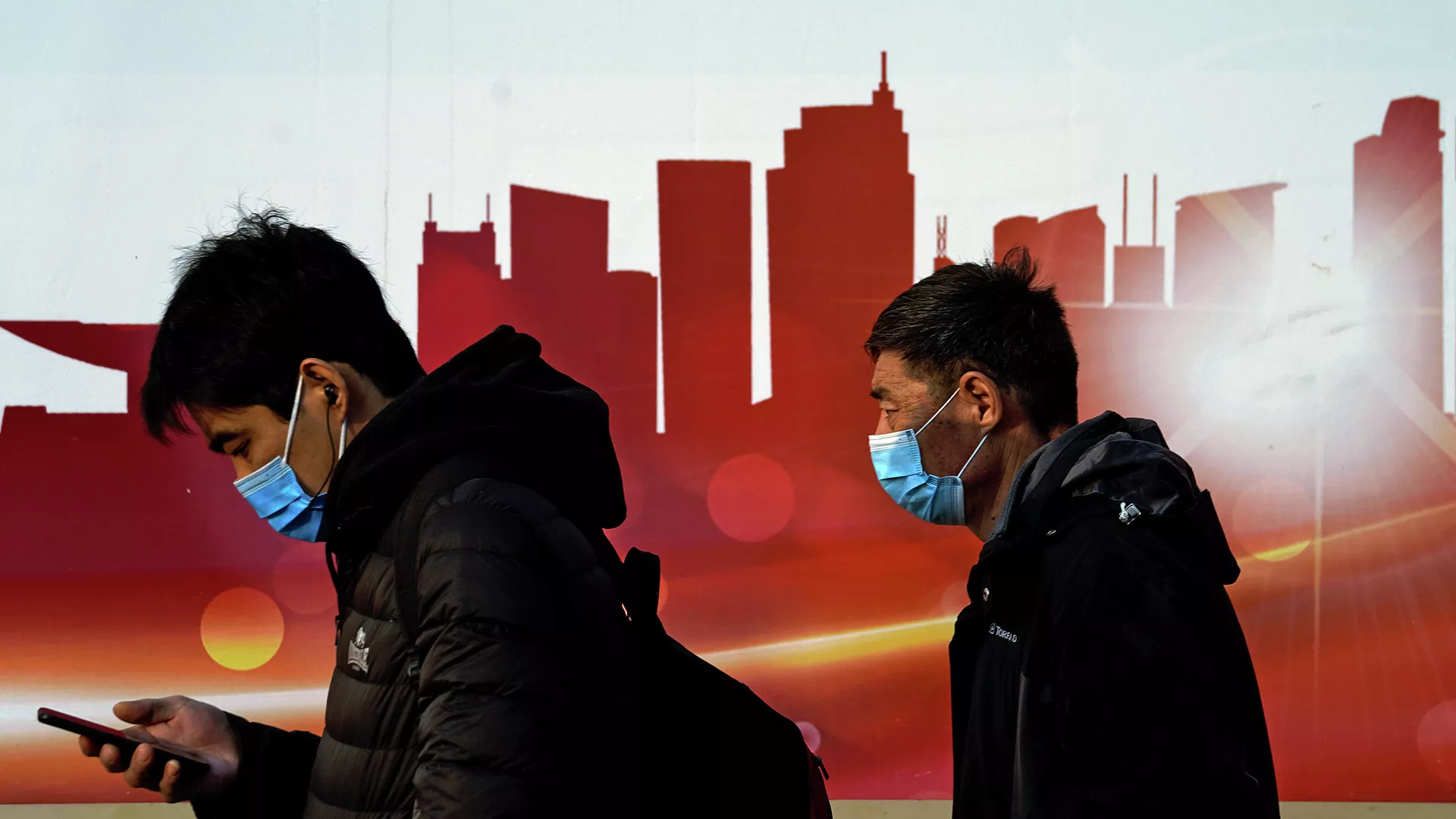 Люди в защитных масках на улице в Пекине, Китай  - РИА Новости, 1920, 11.12.2020