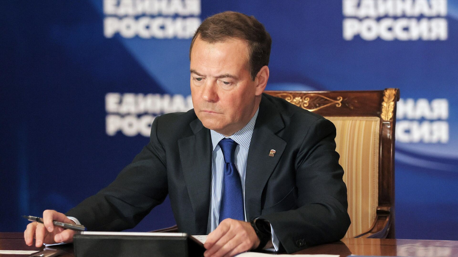 Председатель Единой России Дмитрий Медведев проводит онлайн-прием граждан - РИА Новости, 1920, 14.12.2020