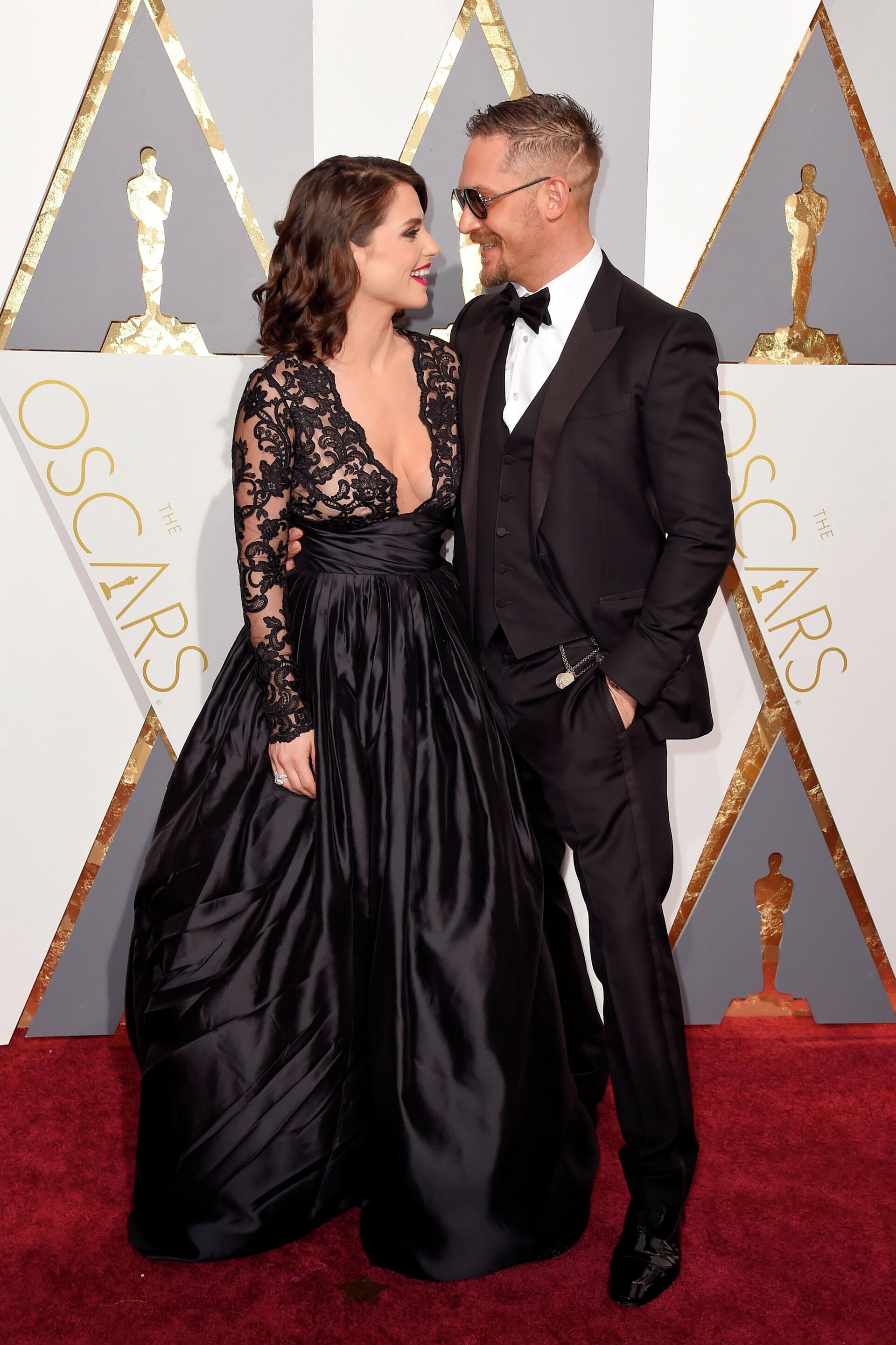 Шарлотта Райли и Том Харди на церемонии вручения премии Оскар Шарлотта Райли и Том Харди на церемонии вручения премии Оскар - РИА Новости, 1920, 18.08.2025