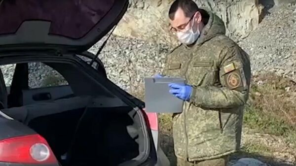 СК показал видео осмотра машины обвиняемого в двойном убийстве на Кубани
