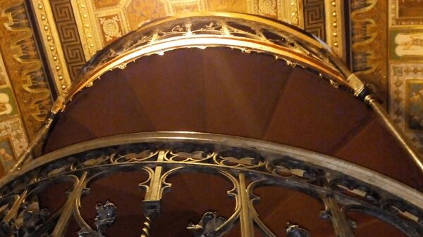 Винтовая лестница в Санкт-Петербургской государственной художественно-промышленной академии имени А. Л. Штиглица