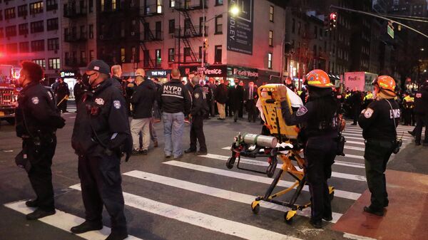 Автомобиль врезался в толпу демонстрантов в центре Нью-Йорка
