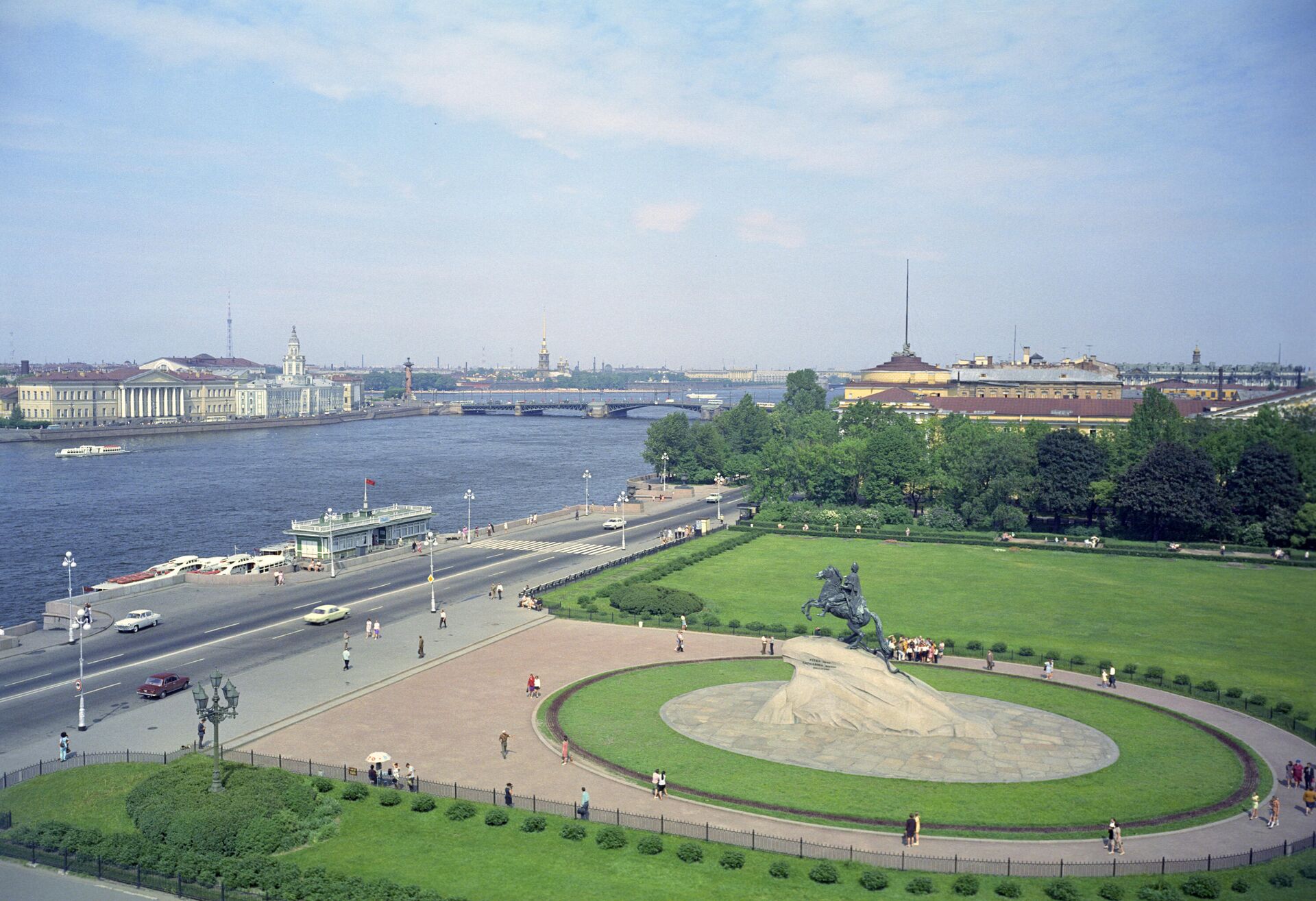 Вид на Площадь Декабристов (ныне Сенатская площадь) - РИА Новости, 1920, 26.08.2022