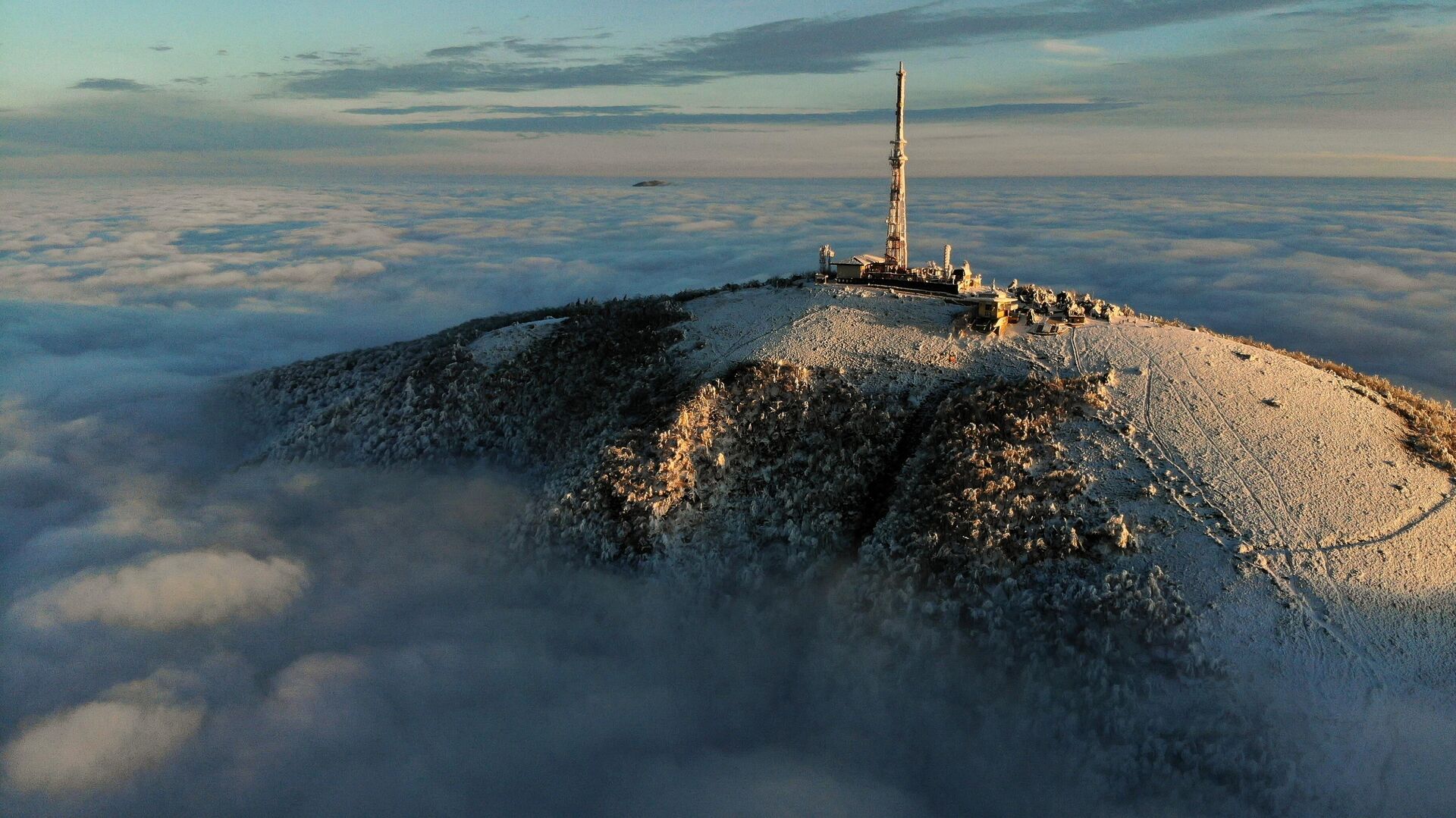 Вершина горы Машук с самой высокой в Европе телевышкой - РИА Новости, 1920, 25.11.2021