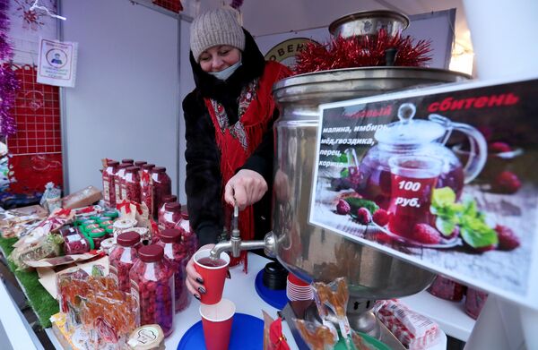 Уличная торговля на праздничном мероприятии проекта Калуга - новогодняя столица России