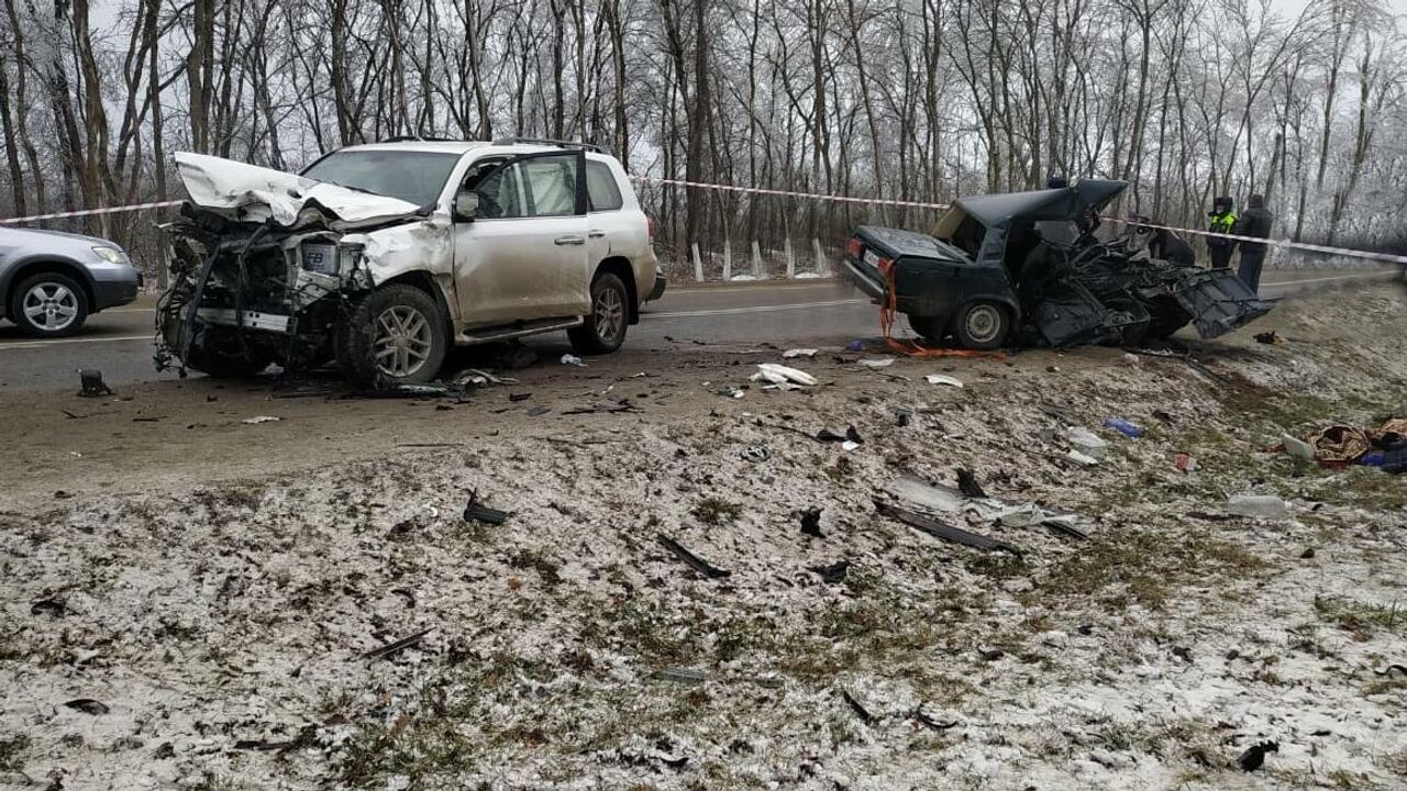 В Кабардино-Балкарии в ДТП погибла семья из четырех человек - РИА Новости,  14.12.2020