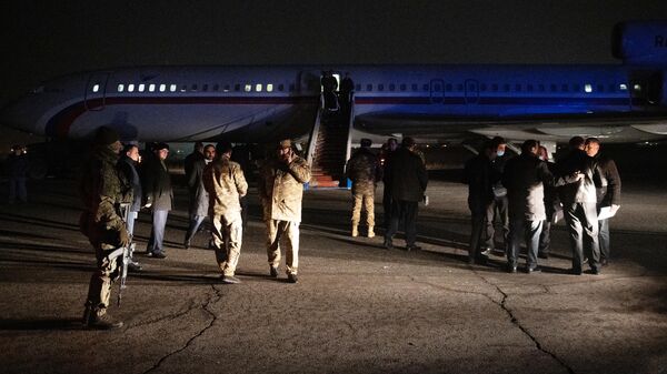 Российский самолет, доставивший из Баку более 40 армянских военнопленных в аэропорту Эребуни в Еревaне