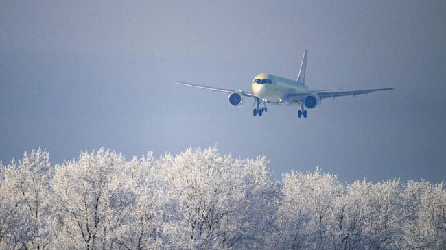 Самолет МС-21-310 совершает посадку на аэродроме Иркутского авиационного завода