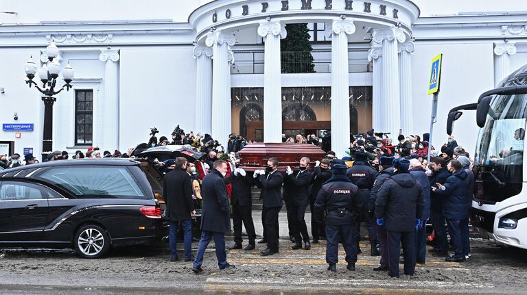 Вынос гроба с телом актера театра и кино, народным артистом РСФСР Валентином Гафтом