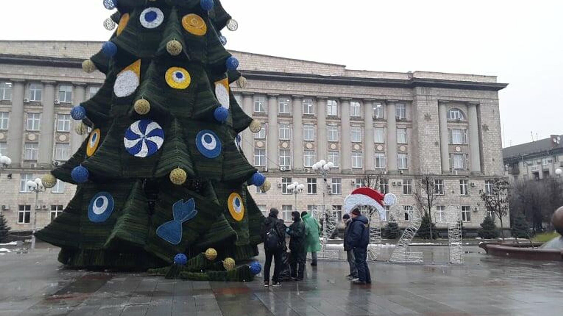 Новогодняя елка на Соборной площади в Черкассах - РИА Новости, 1920, 05.12.2022