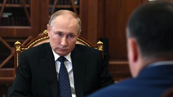 Президент РФ Владимир Путин во время встречи с губернатором Тверской области Игорем Руденей. Архивное фото