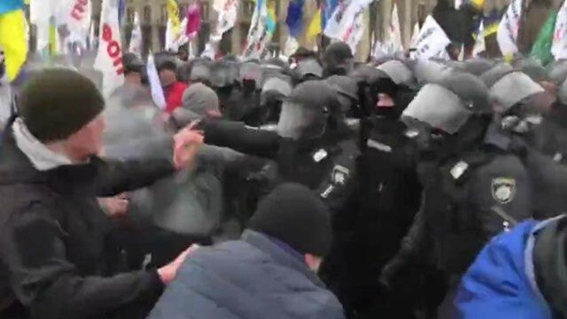 Стычки с полицией на митинге предпринимателей в Киеве   - РИА Новости, 1920, 15.12.2020