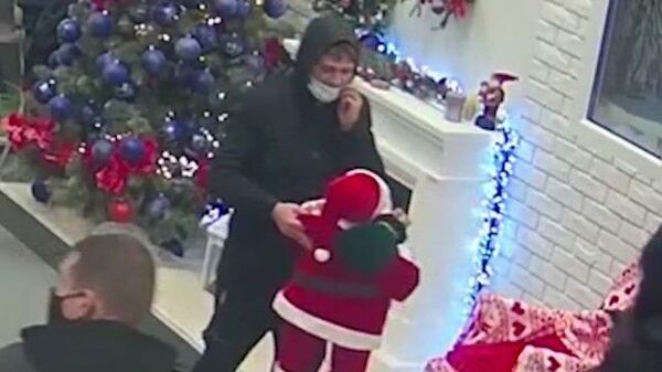Похитителя Дед Морозов из строймаркетов вычислили по камерам 