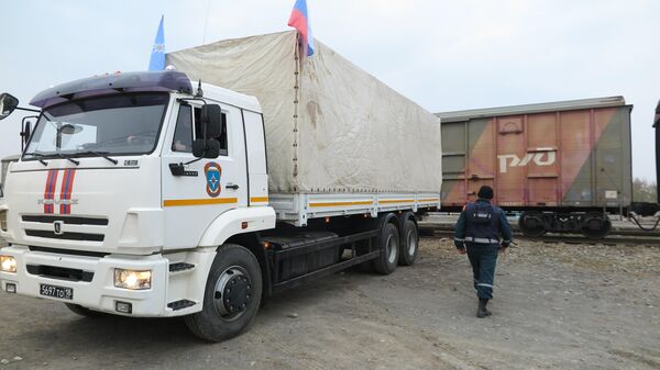 Разгрузка вагонов гуманитарной помощи из России для жителей Нагорного Карабаха