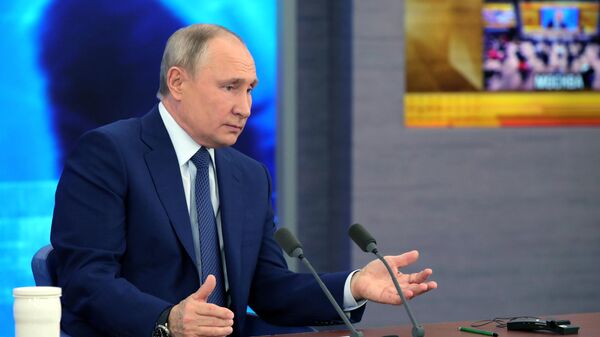 Президент РФ Владимир Путин на большой ежегодной пресс-конференции в режиме видеоконференции