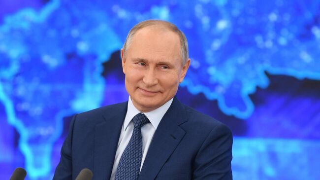 Президент РФ Владимир Путин на большой ежегодной пресс-конференции