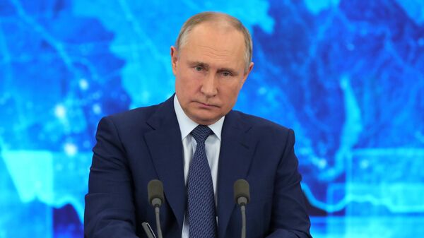 Президент РФ Владимир Путин на большой ежегодной пресс-конференции в режиме видеоконференции.
