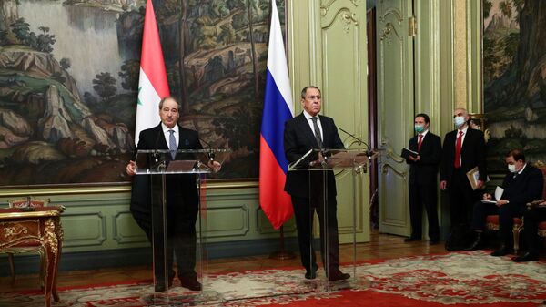 Министр иностранных дел РФ Сергей Лавров и министр иностранных дел Сирии Фейсал Микдад во время пресс-конференции