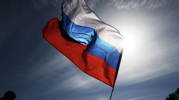 В Старомайорском водрузили российский флаг