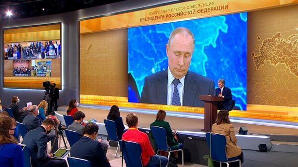 О русском мате, Навальном и конституции: самые яркие моменты пресс-конференции Путина