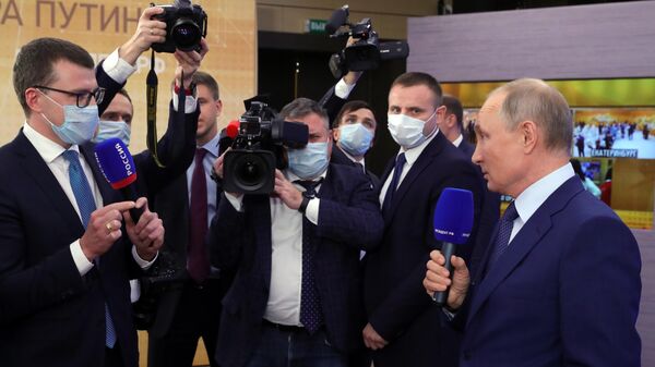 Президент РФ Владимир Путин во время общения с журналистами после большой ежегодной пресс-конференции