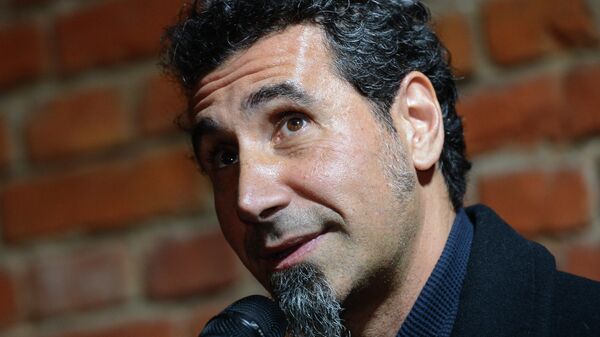 Вокалист американской группы System Of A Down Серж Танкян 