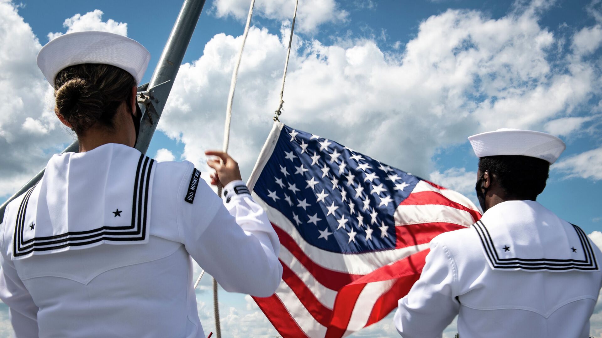 Подъем флага на корабле Маунт Уитни ВМС США - РИА Новости, 1920, 16.09.2022