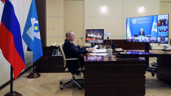 Президент России Владимир Путин принимает участие в онлайн-заседании Совета глав государств СНГ в режиме видеоконференции