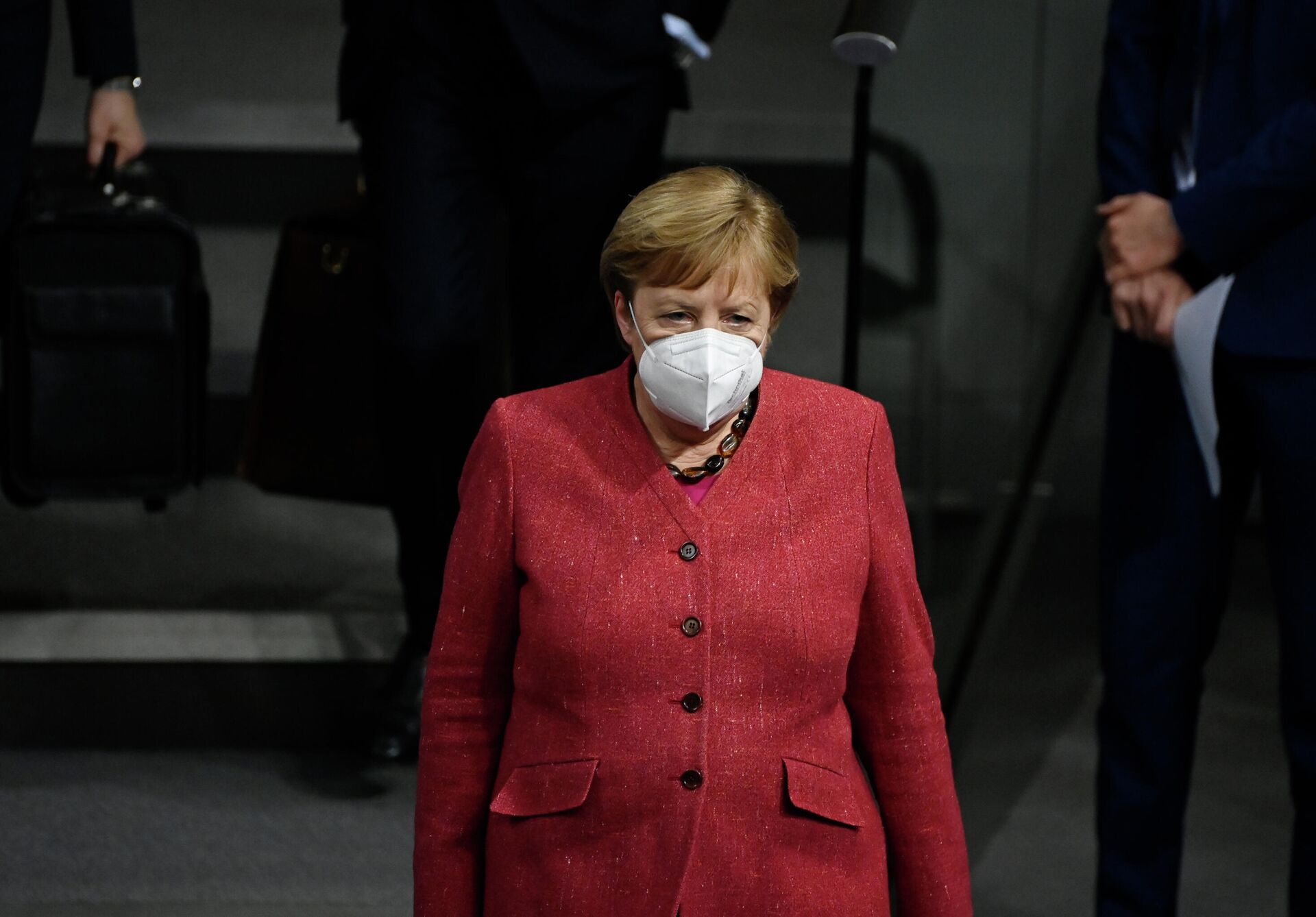 Канцлер Германии Ангела Меркель в защитной маске на заседании в Бундестаге - РИА Новости, 1920, 18.12.2020