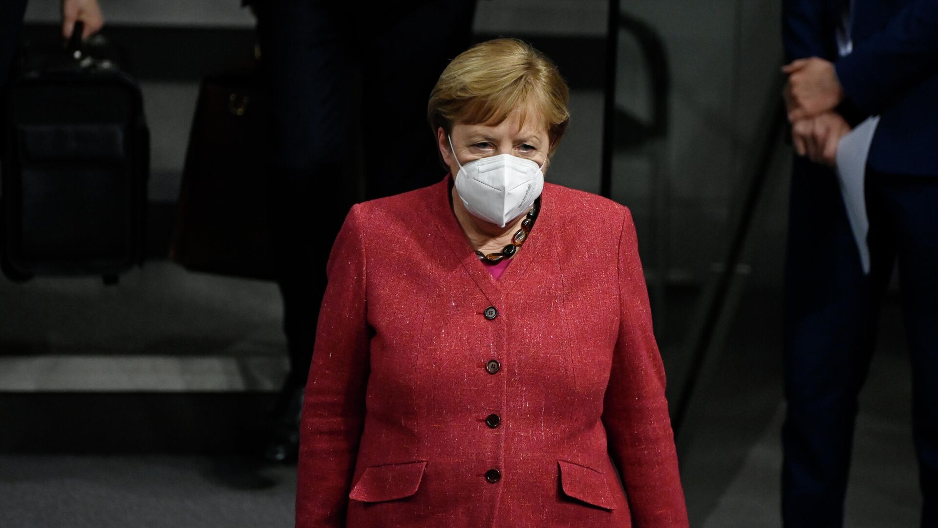 Канцлер Германии Ангела Меркель в защитной маске на заседании в Бундестаге - РИА Новости, 1920, 21.01.2021