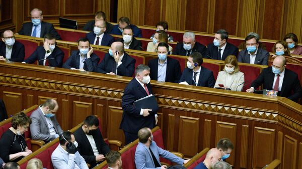 Министр внутренних дел Украины Арсен Аваков (в центре) на заседании Верховной рады Украины