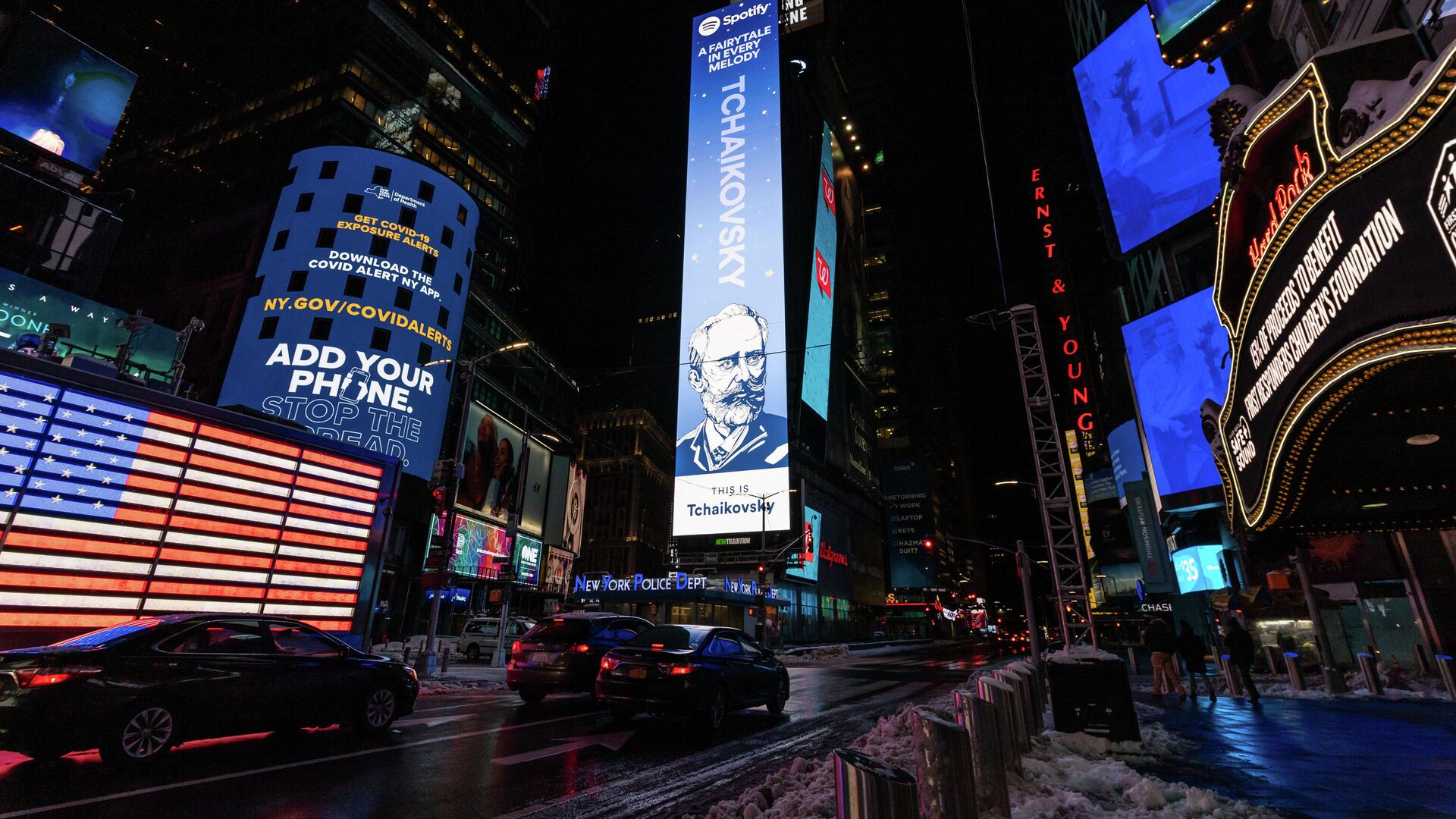 Билборд с портретом П. И. Чайковского на площади Таймс-сквер в Нью-Йорке, США - РИА Новости, 1920, 19.08.2021