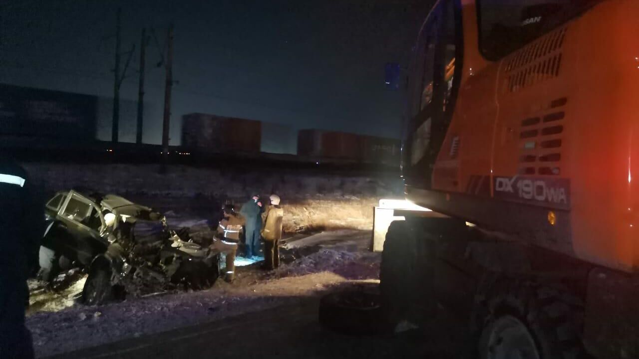 В Красноярске автомобиль упал с моста, пробив ограждение - РИА Новости,  19.12.2020