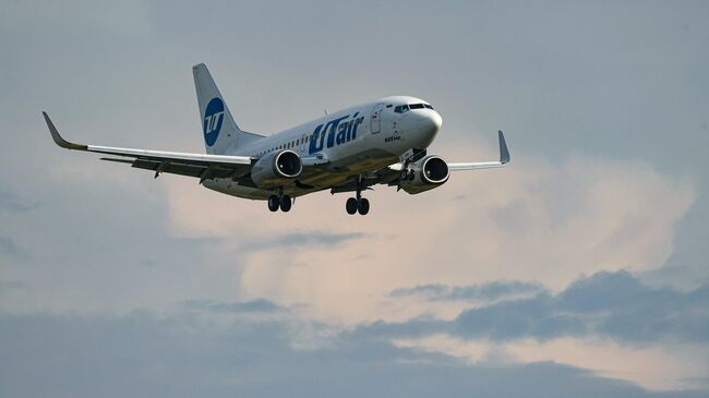 Пассажирский самолет Boeing 737-500 авиакомпании UTair 