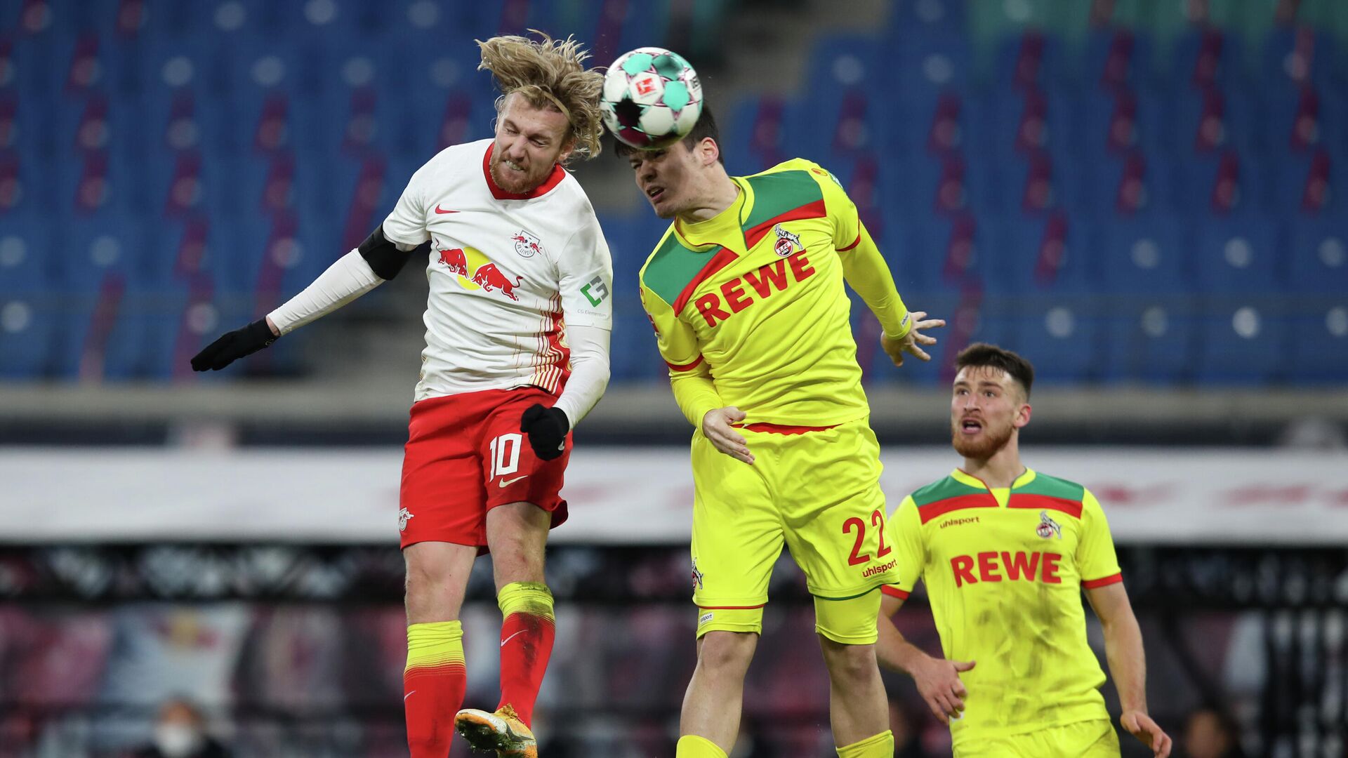 Полузащитник РБ Лейпциг Эмиль Форсберг (слева) и защитник Кельна Хорхе Мере - РИА Новости, 1920, 19.12.2020