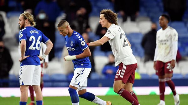 Everton's Irish defender Seamus Coleman (2R) pushes Everton's Brazilian striker Richarlison as he is substituted during the English Premier League football match between Everton and Arsenal at Goodison Park in Liverpool, north west England on December 19, 2020. (Photo by PETER POWELL / POOL / AFP) / RESTRICTED TO EDITORIAL USE. No use with unauthorized audio, video, data, fixture lists, club/league logos or 'live' services. Online in-match use limited to 120 images. An additional 40 images may be used in extra time. No video emulation. Social media in-match use limited to 120 images. An additional 40 images may be used in extra time. No use in betting publications, games or single club/league/player publications. / 