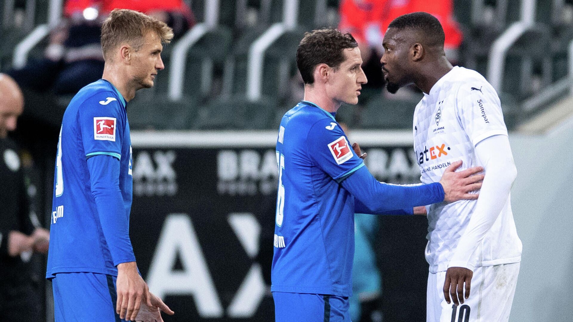 Soccer Football - Bundesliga - Borussia Moenchengladbach v TSG 1899 Hoffenheim - Borussia-Park, Moenchengladbach, Germany - December 19, 2020 Borussia Moenchengladbach's Marcus Thuram and TSG 1899 Hoffenheim's Stefan Posch clash Pool via REUTERS/Marius Becker DFL regulations prohibit any use of photographs as image sequences and/or quasi-video. - РИА Новости, 1920, 20.12.2020