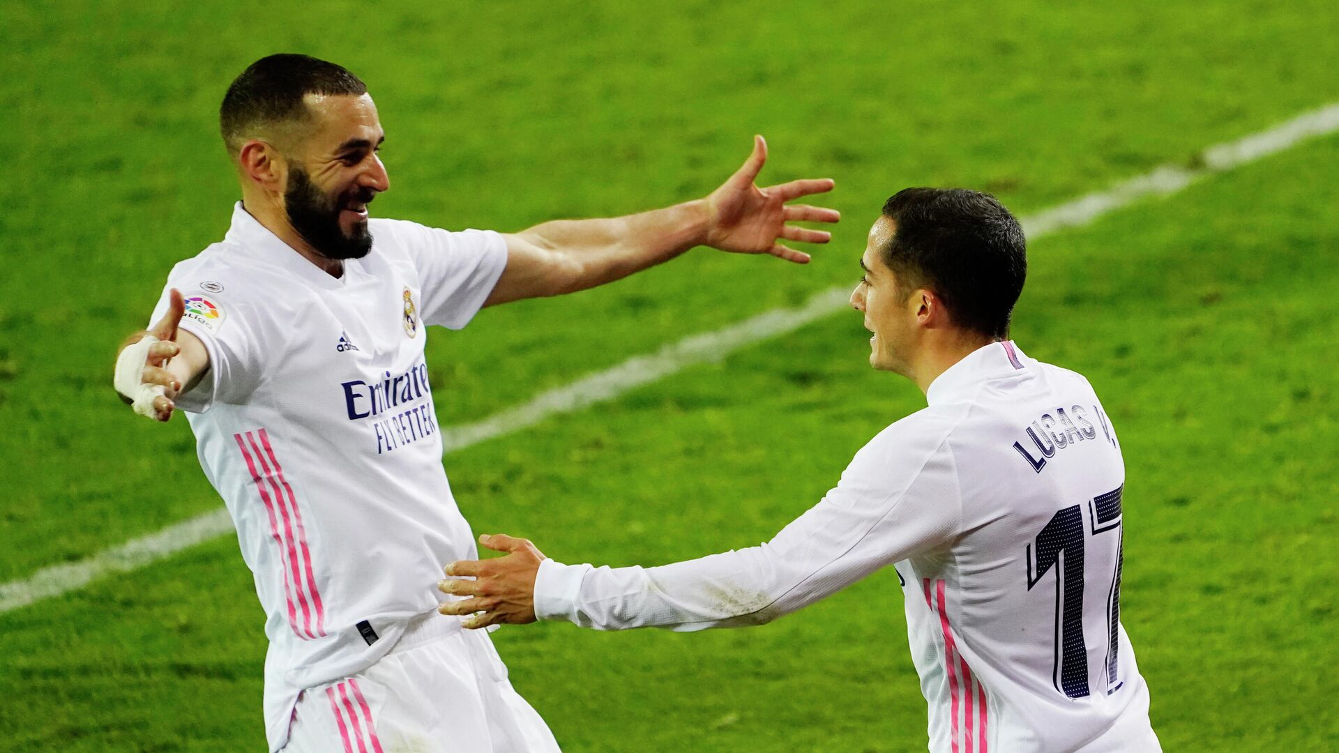 Soccer Football - La Liga Santander - Eibar v Real Madrid - Ipurua Municipal Stadium, Eibar, Spain - December 20, 2020 Real Madrid's Lucas Vazquez celebrates scoring their third goal with Karim Benzema REUTERS/Vincent West - РИА Новости, 1920, 21.12.2020