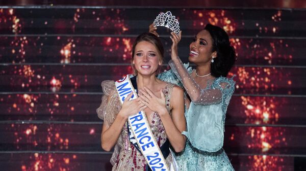 Победительница конкурса красоты Мисс Франция-2021 Амандин Пети