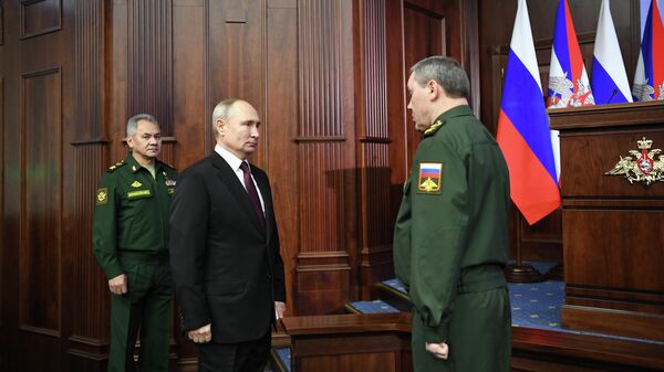 Президент РФ Владимир Путин на расширенном заседании коллегии министерства обороны 