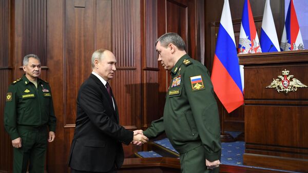 Президент РФ Владимир Путин на расширенном заседании коллегии министерства обороны
