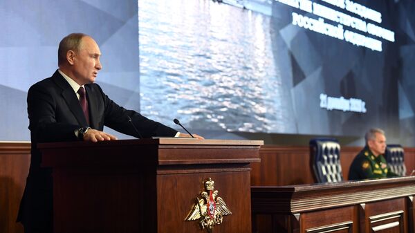 Президент РФ Владимир Путин выступает на расширенном заседании коллегии Минобороны 
