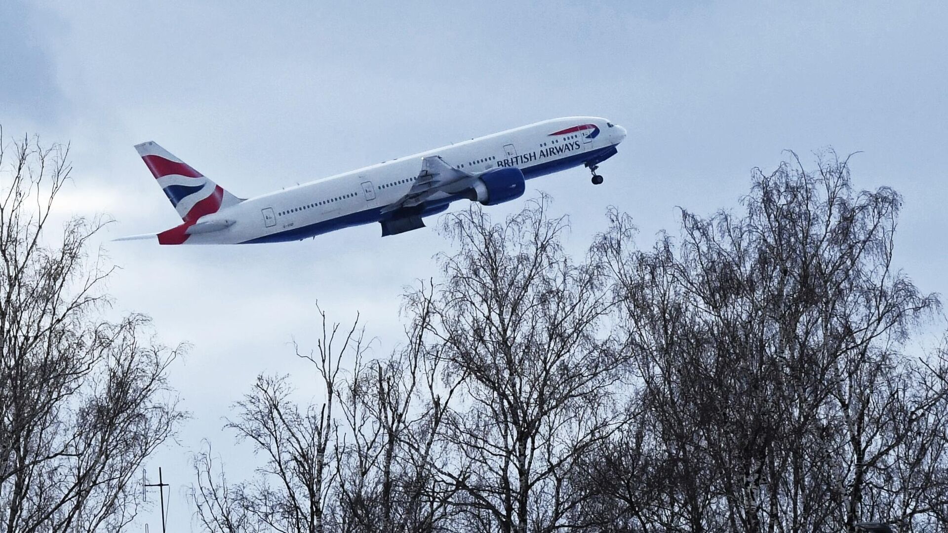 Самолет авиакомпании British Airways во время взлета в аэропорту Домодедово - РИА Новости, 1920, 21.12.2020